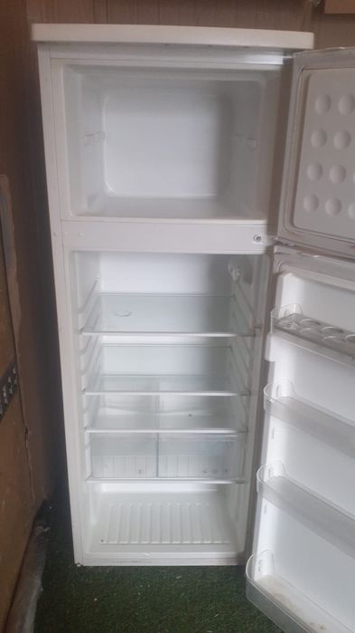 Frigorífico a trabalhar bem