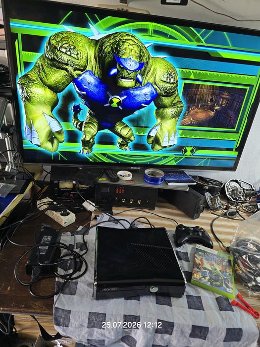 Konsola Xbox 360 S Console 1439,sprawna,po serwisie,2 pady 28 gier