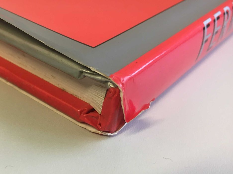 Livro de história automóvel Ferrari: o eterno mito do cavalo rompante