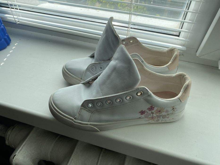 Кросівки, кеди, мокасини