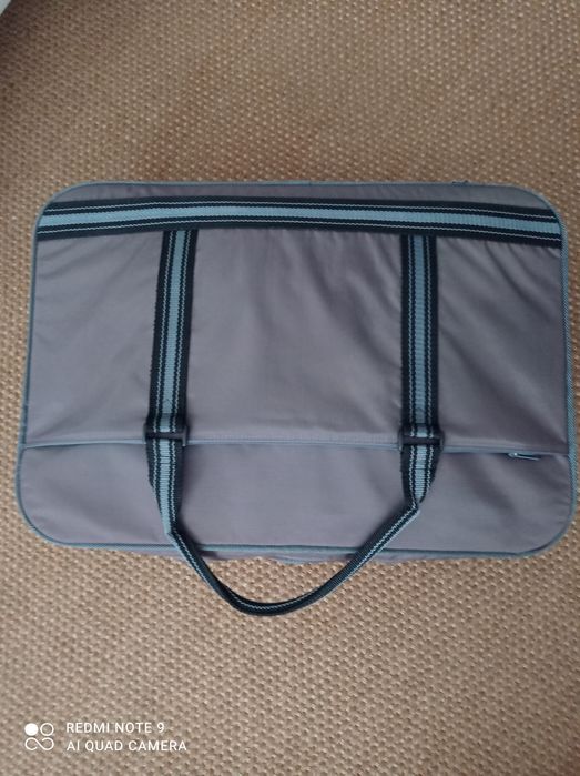 Mala de viagem cinza