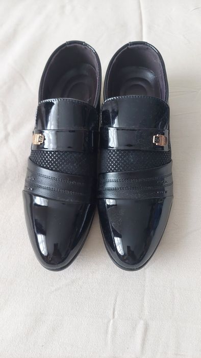 Lakierki czaene r 43