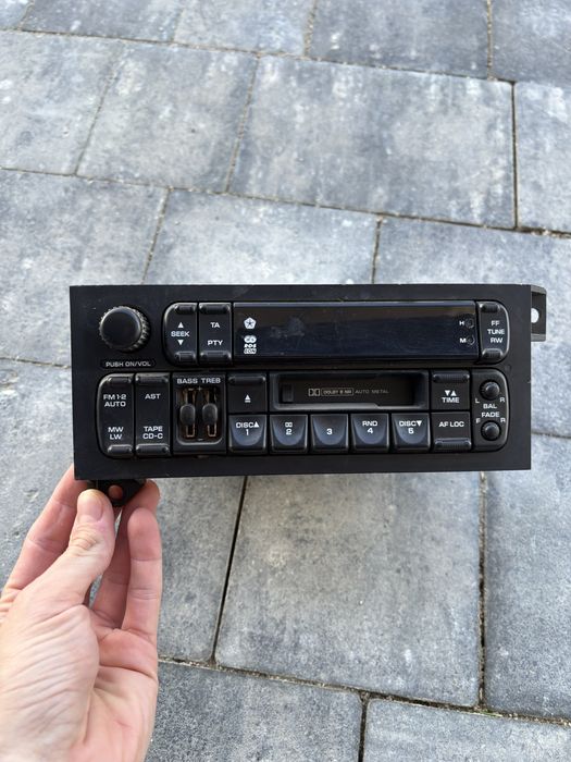Radio Chrysler Voyager z kodem