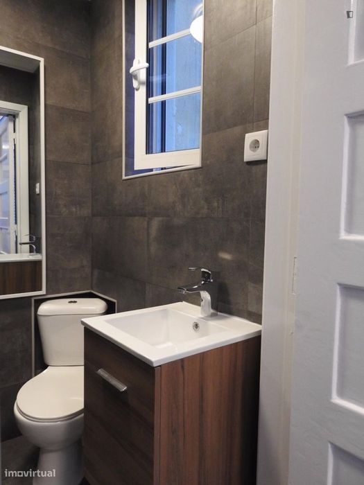 Quarto - localizado em Saldanha Lisbon