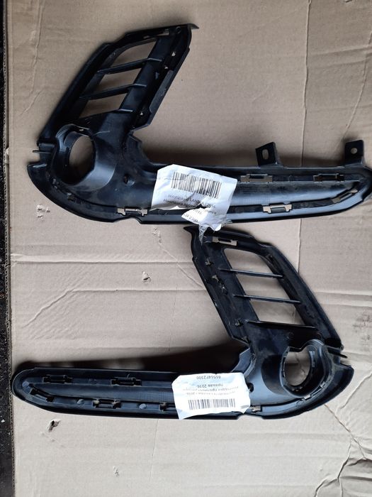 Накладки на противотуманки бампер Hyndai Elantra 2016