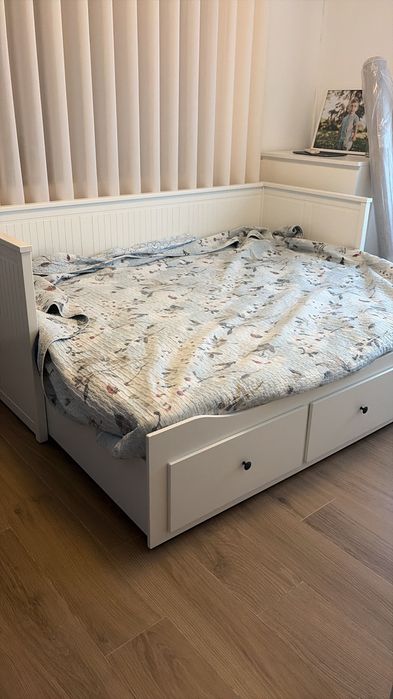 Cama de solteiro que abre com 2 colchões