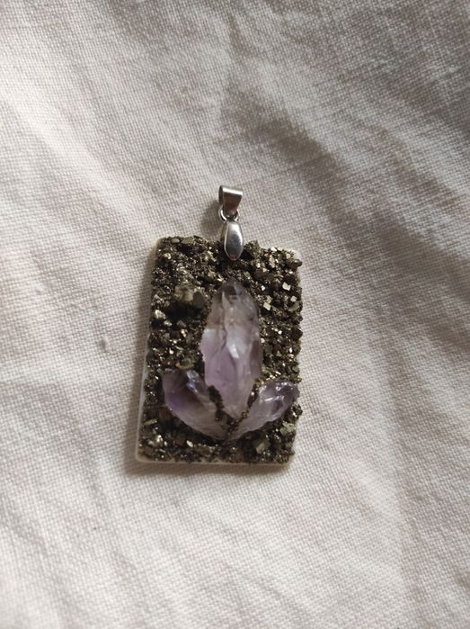 Кулон с натуральными камнями