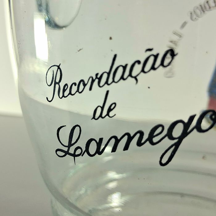 Caneca antiga em vidro