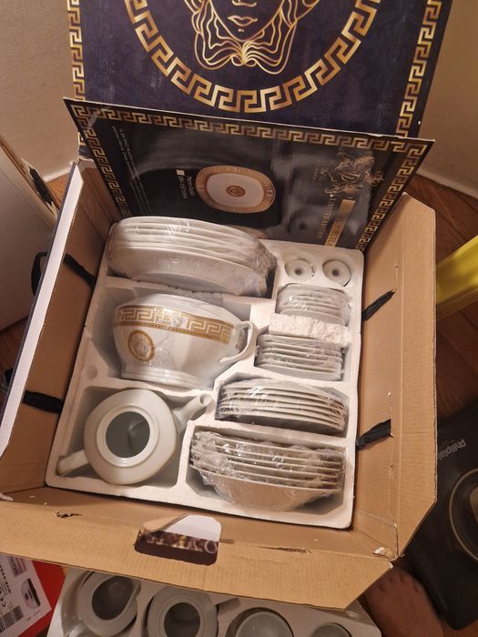 Porcelanowy  zestaw  obiadowy   a'la Versace - 57 elementów