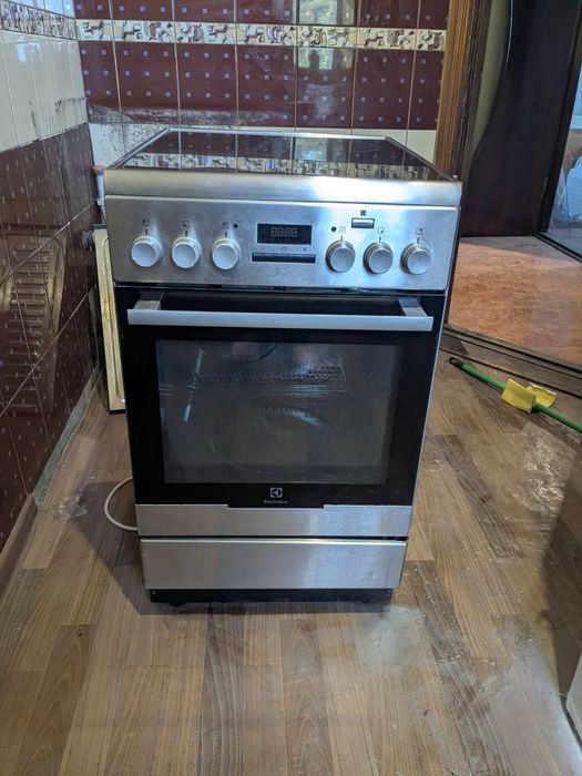 Плита електрична скло кераміка Electrolux