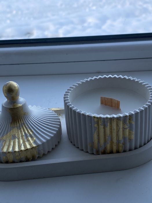 Свічка з якісного воску ціна 290 у комплекті іде кришка кашпо з