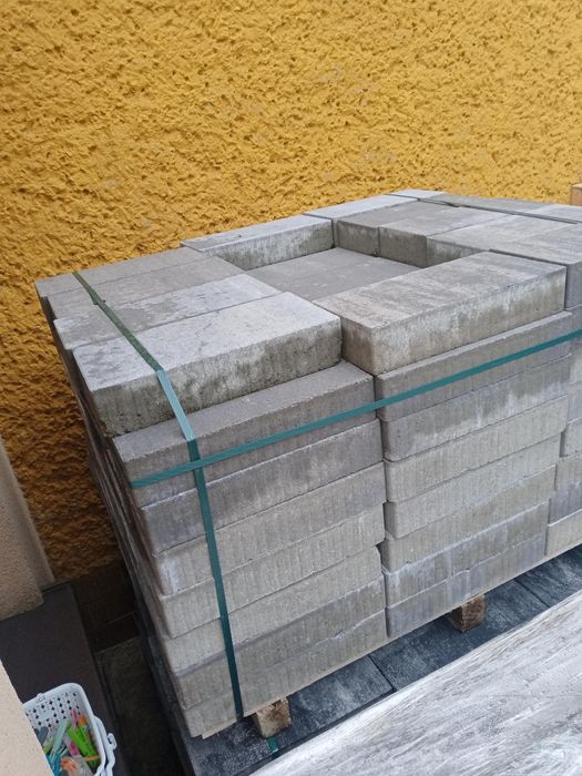 Kostka brukowa domino