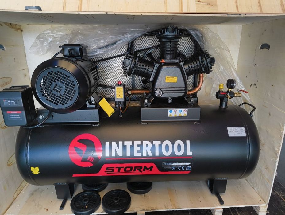 Компресор 200 л,7,5кВт,380В,10 атм,1050 л/хв 3 цил INTERTOOL PT-0040