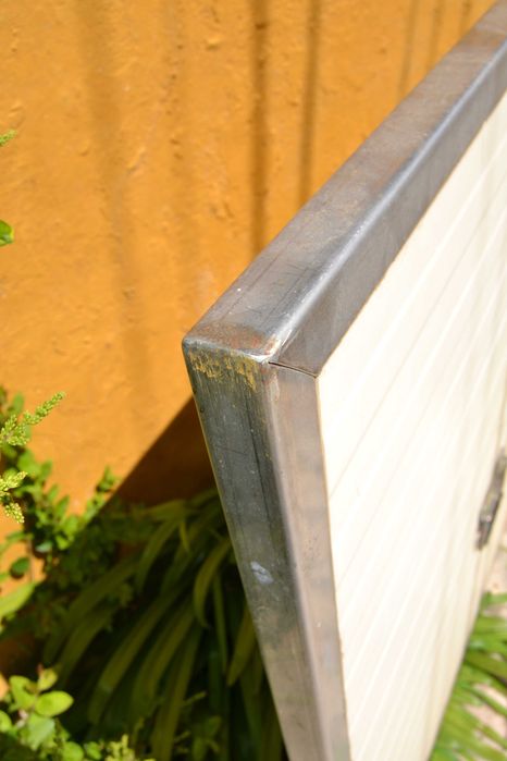 Dois tapumes para retenção de águas