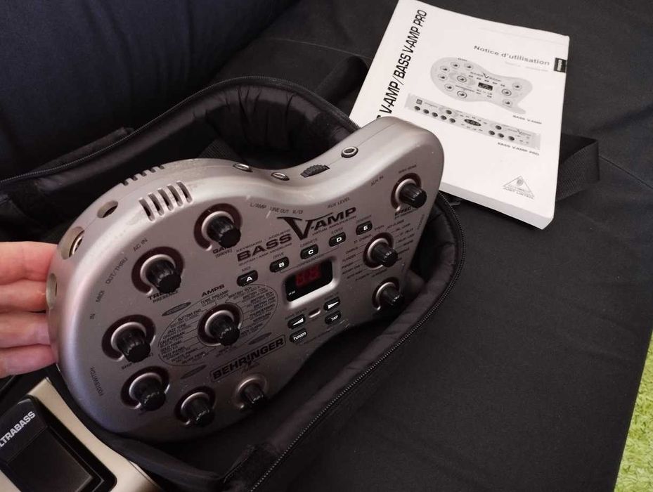 Pedaleira baixo Behringer Bass V-Amp