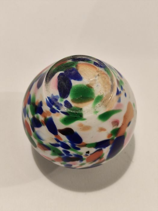 Pequena jarra de vidro opalino multicolorido