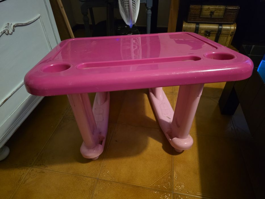 Secretaria, escravaninha de criança