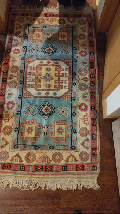 Tapete colorido em bom estaos