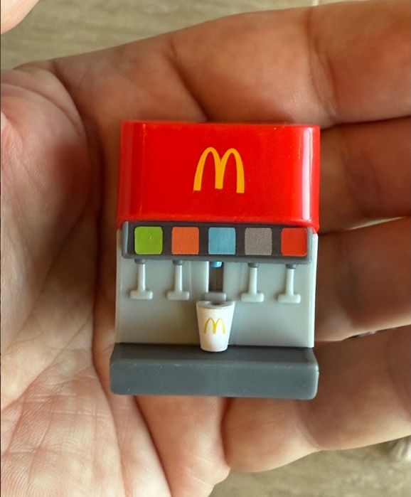 McDonald's em Miniatura - Máquina de Bebidas