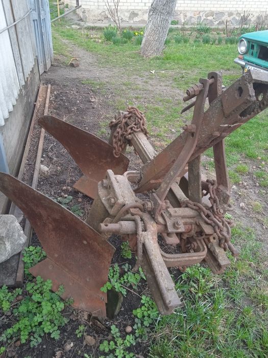 Плуг  двохкоРпусний