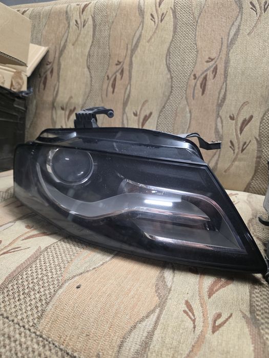 Audi a4b8  lampy przód prawa lewa komplet oryginalny 8K0941003C europa