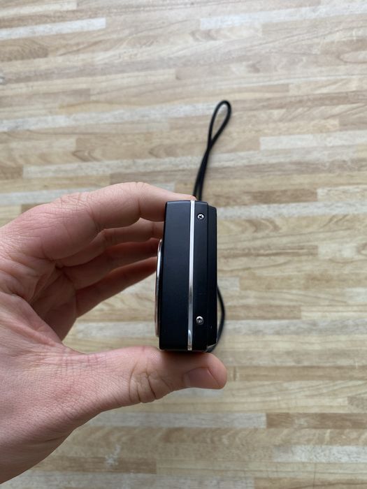 Продам компактну цифрову камеру Samsung L100 Black