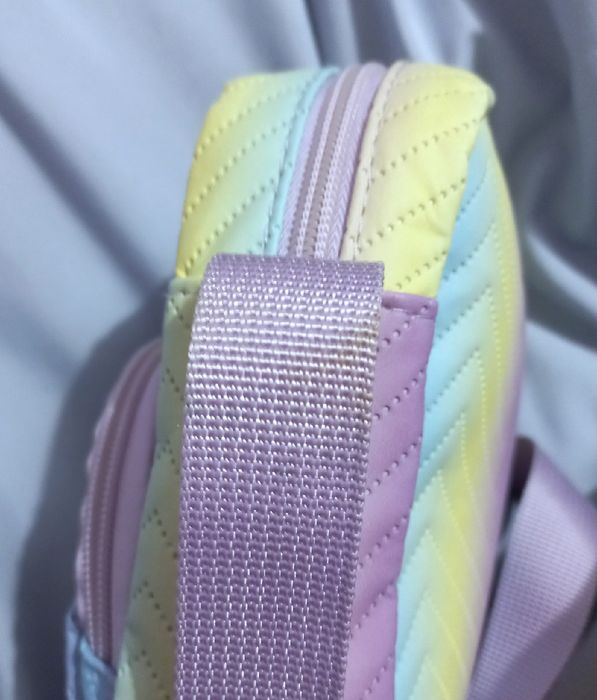 Mała, dziewczęca torebka