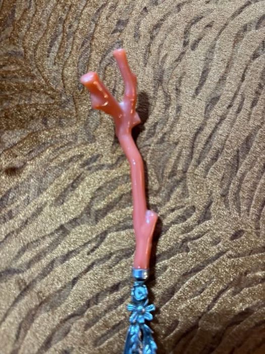 Colher em prata e coral