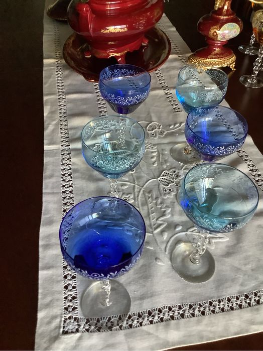 Conjunto de copos antigos de varias cores  novos