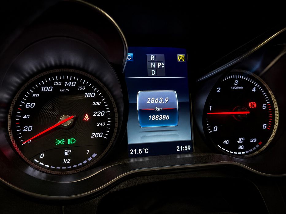 Mercedes-Benz C250d AMG Pack Night (329€ mes)