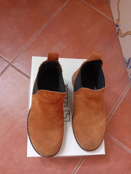 Botas em pele 26 semi novas