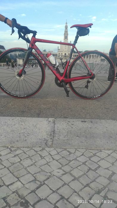 Vendo bicicleta de estrada coluer invicta  6.0 de disco