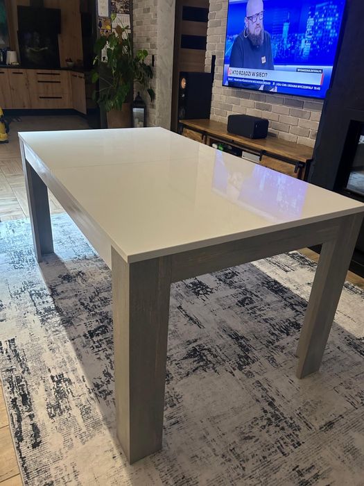Stół lakierowany blat , rozkladany 160x90-215 zadbany