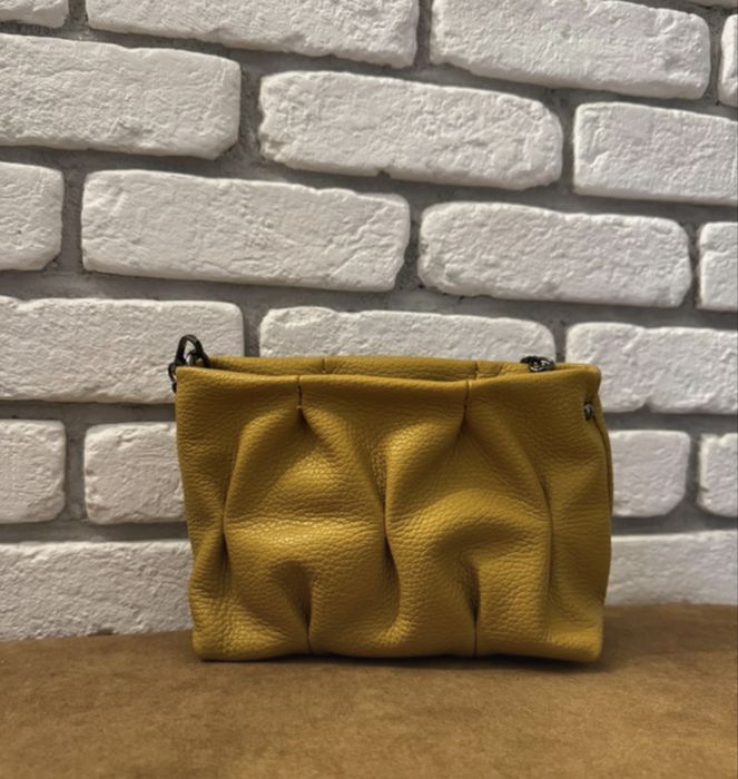 Żółta torebka skórzana z łańcuszkiem listonoszka skóra naturalna