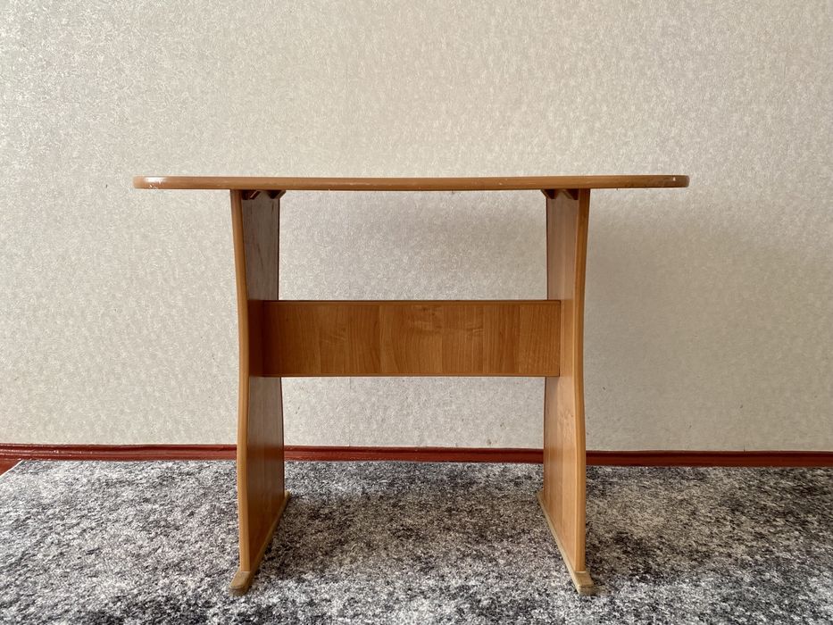 Стіл кухонний / вживаний (самовивіз)