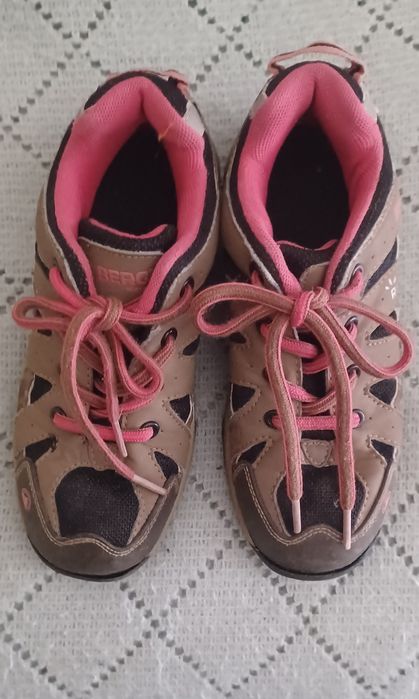 Sapatilhas /Sapatos e Botas de menina