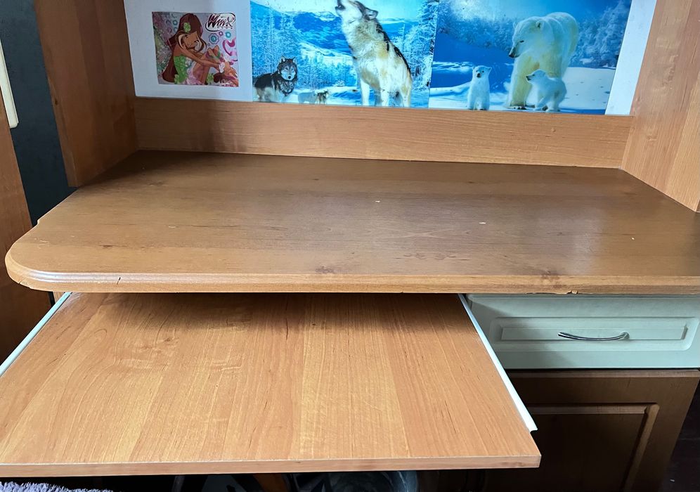Компʼютерний стіл