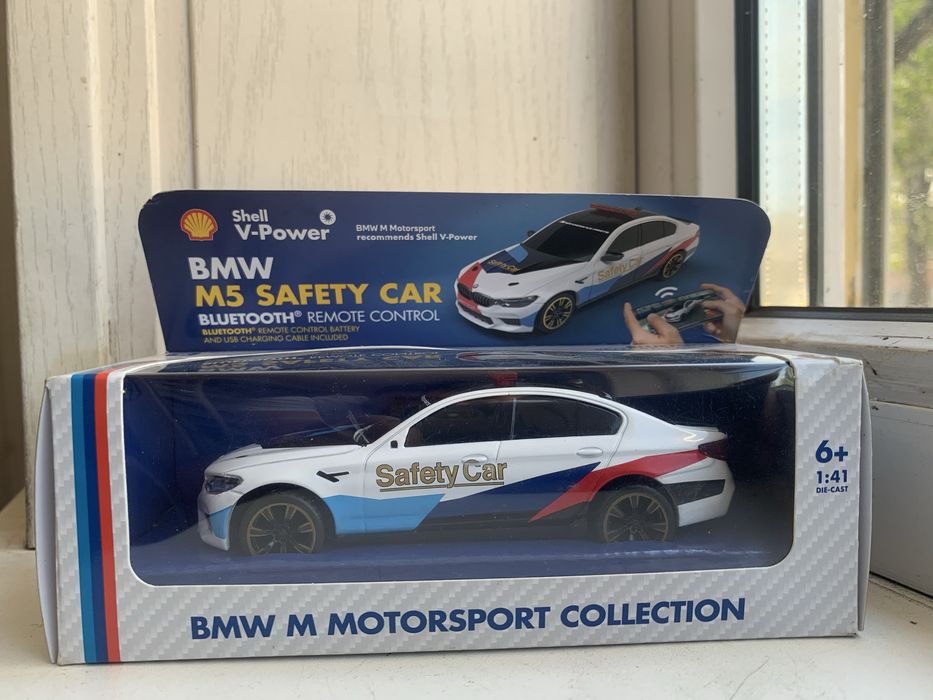 Продам колекційні машинки bmw з радіо керуванням
