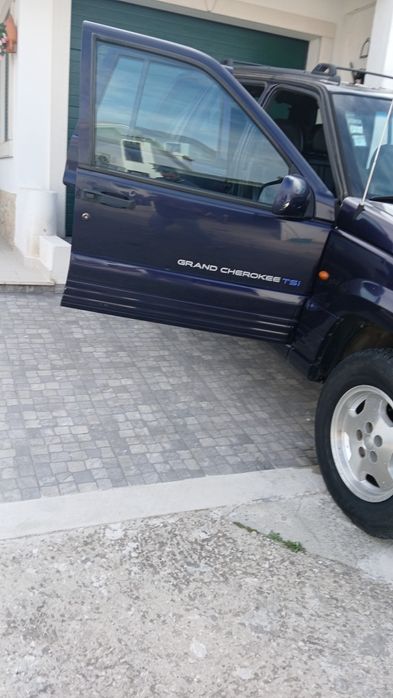 Jeep cherokee 2.5442992945477734403