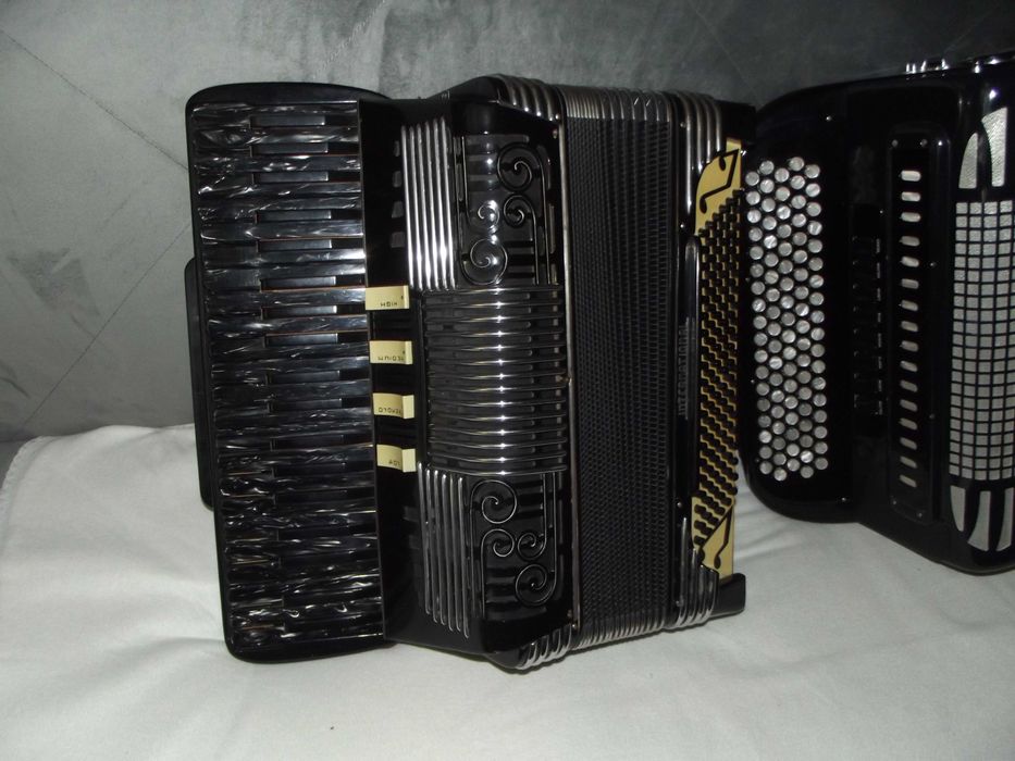 Akordeon International kanałowy 120
