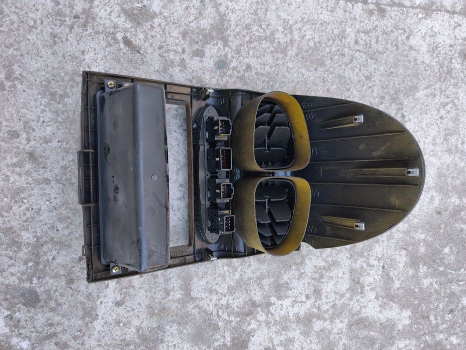 Продам кнопки воздуховоды на hyundai santa fe 1