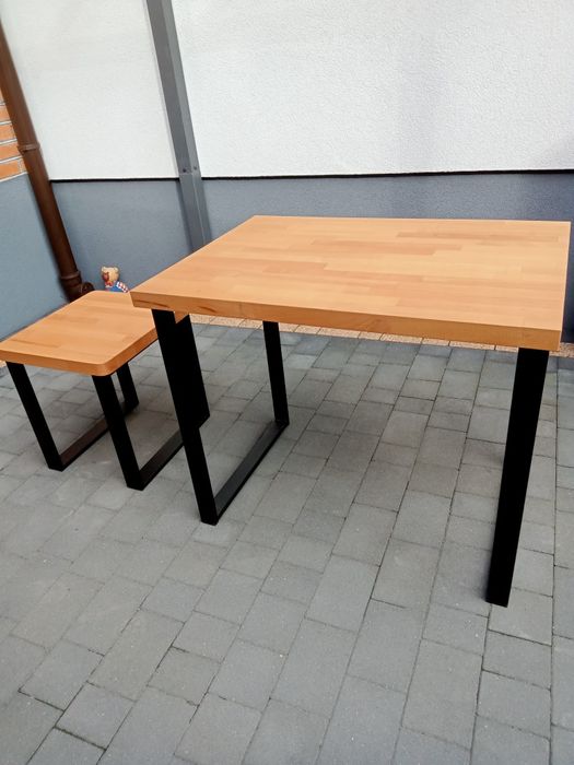 Nowe stoły z blatem drewnianym