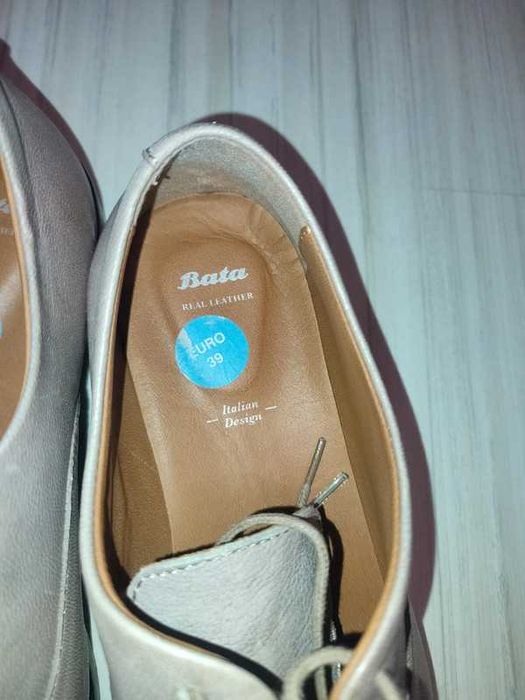 skórzane buty marki Bata rozm. 39
