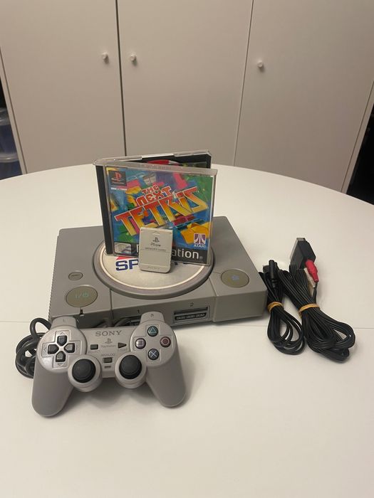 Konsola PlayStation 1/PSX, z grą