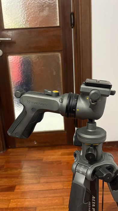 Tripé de alumínio Vanguard Alta Pro 2 + Vanguard pistola 263AGH NOVO
