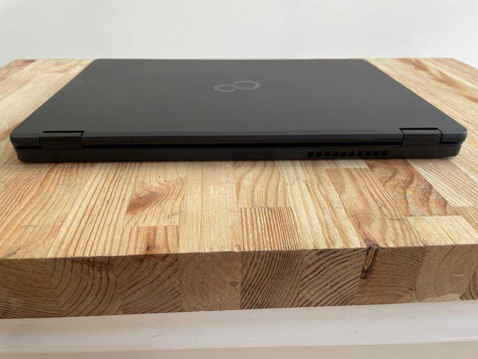 Встигніть! Ноутбук Fujitsu LIFEBOOK U729 i3-8145U | 8GB | SSD 256 | 4G