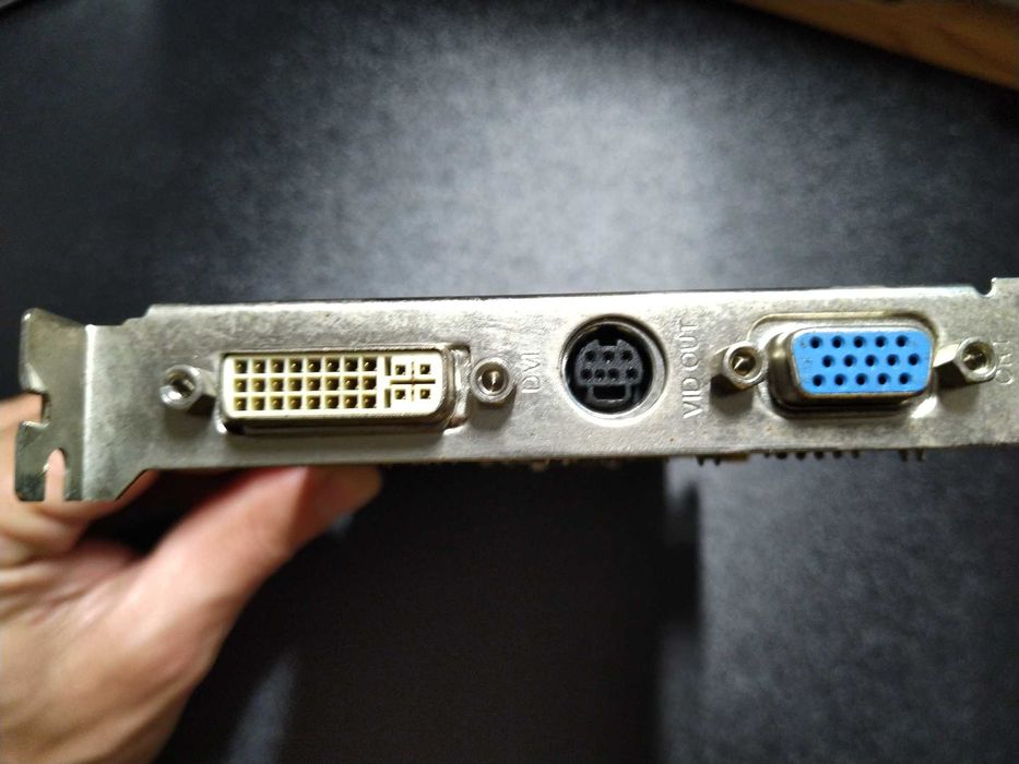 Placa Gráfica Radeon 960064738940132995122