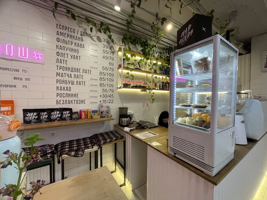 Терміново! КАВ'ЯРНЯ - 4 роки, фасадний вхід
