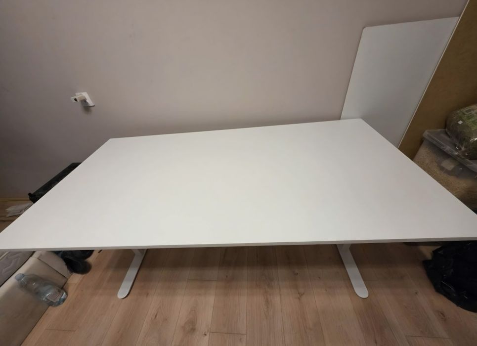 Biurko STAUNING 80x160 w białym kolorze.