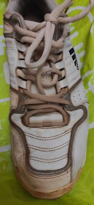 Оригінальні кросівки Adidas для гри у великий теніс